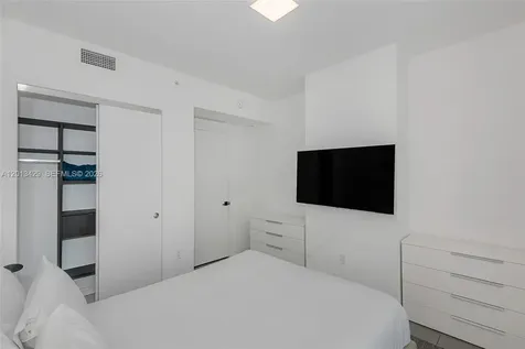 227 NE 2nd Street Miami FL 33132