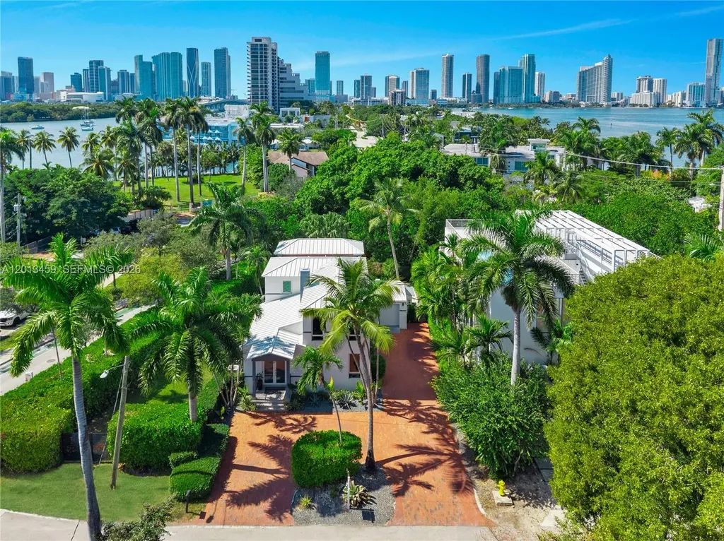 1281 S Venetian Way Miami FL 33139