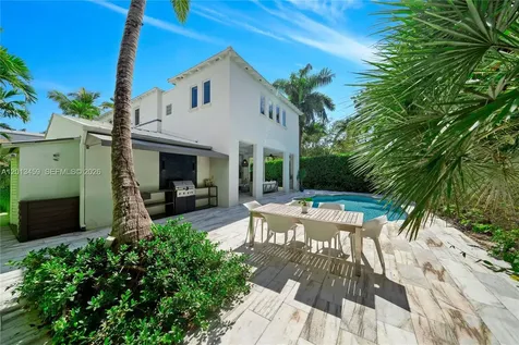 1281 S Venetian Way Miami FL 33139