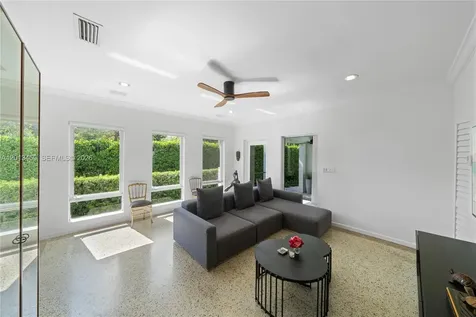 1281 S Venetian Way Miami FL 33139