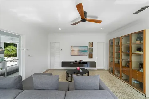 1281 S Venetian Way Miami FL 33139