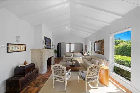 1281 S Venetian Way Miami FL 33139