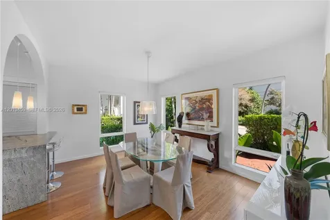 1281 S Venetian Way Miami FL 33139
