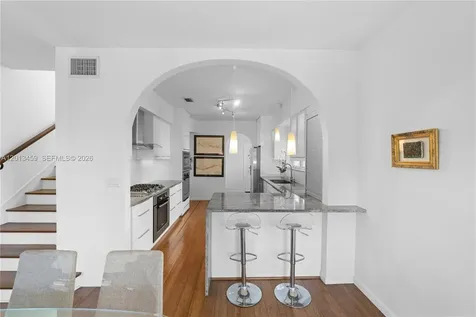 1281 S Venetian Way Miami FL 33139