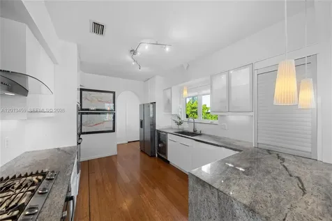 1281 S Venetian Way Miami FL 33139