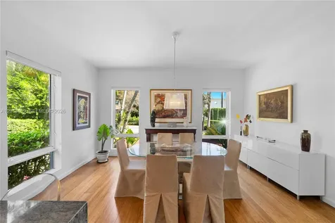 1281 S Venetian Way Miami FL 33139