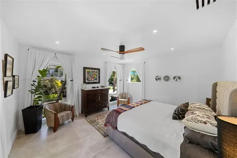 1281 S Venetian Way Miami FL 33139