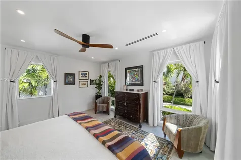 1281 S Venetian Way Miami FL 33139