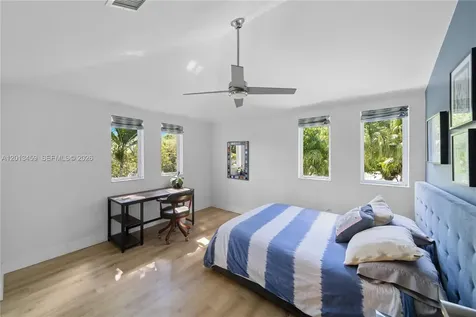 1281 S Venetian Way Miami FL 33139