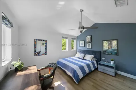 1281 S Venetian Way Miami FL 33139