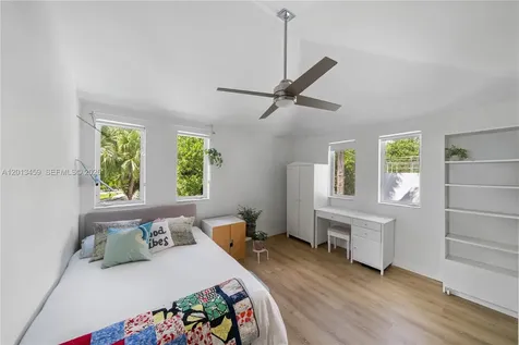 1281 S Venetian Way Miami FL 33139