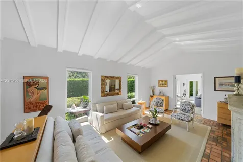 1281 S Venetian Way Miami FL 33139