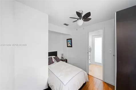 1281 S Venetian Way Miami FL 33139