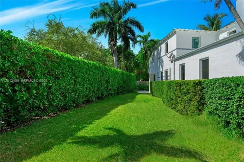 1281 S Venetian Way Miami FL 33139