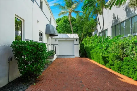 1281 S Venetian Way Miami FL 33139