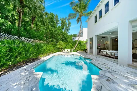 1281 S Venetian Way Miami FL 33139