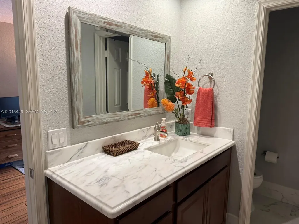 21 Lexington Lane W Palm Beach Gardens FL 33418