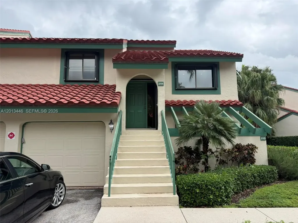 21 Lexington Lane W Palm Beach Gardens FL 33418