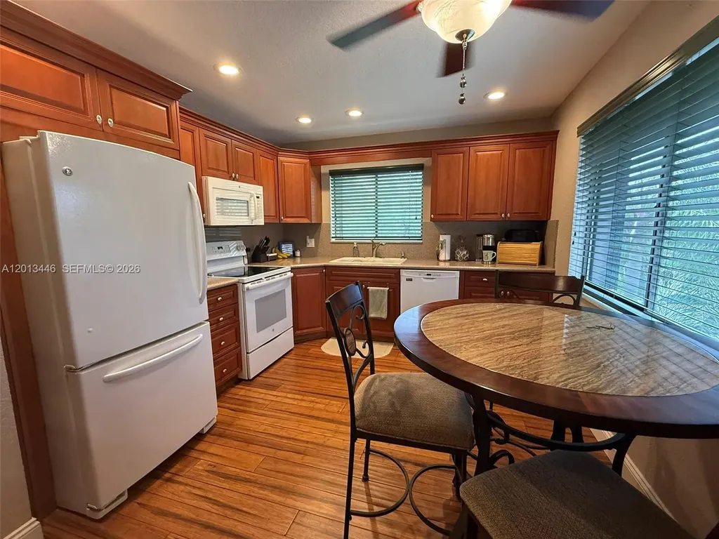 21 Lexington Lane W Palm Beach Gardens FL 33418