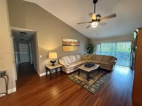 21 Lexington Lane W Palm Beach Gardens FL 33418