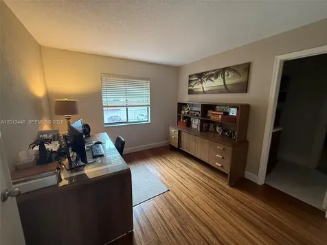 21 Lexington Lane W Palm Beach Gardens FL 33418