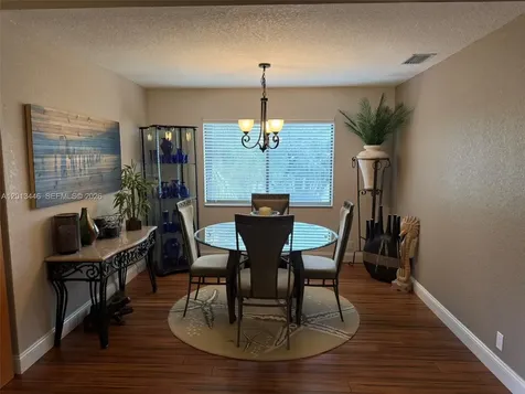 21 Lexington Lane W Palm Beach Gardens FL 33418