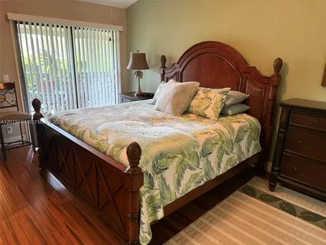 21 Lexington Lane W Palm Beach Gardens FL 33418