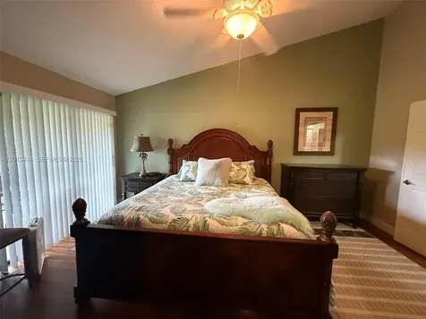 21 Lexington Lane W Palm Beach Gardens FL 33418