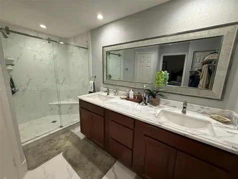 21 Lexington Lane W Palm Beach Gardens FL 33418
