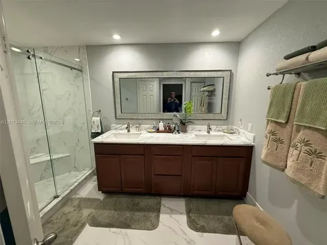 21 Lexington Lane W Palm Beach Gardens FL 33418
