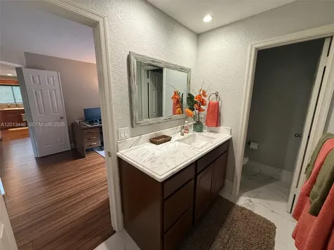 21 Lexington Lane W Palm Beach Gardens FL 33418