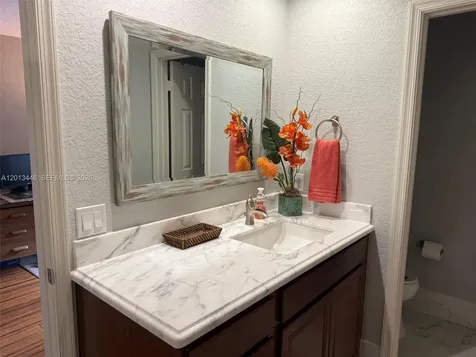 21 Lexington Lane W Palm Beach Gardens FL 33418