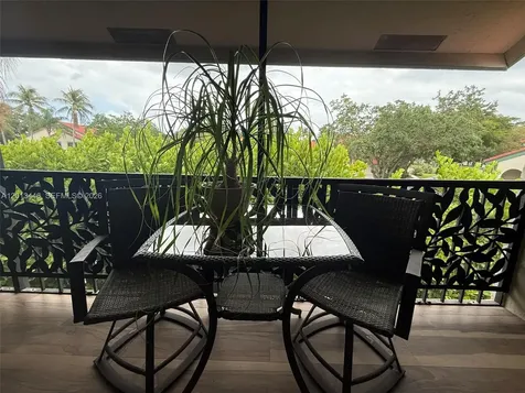 21 Lexington Lane W Palm Beach Gardens FL 33418