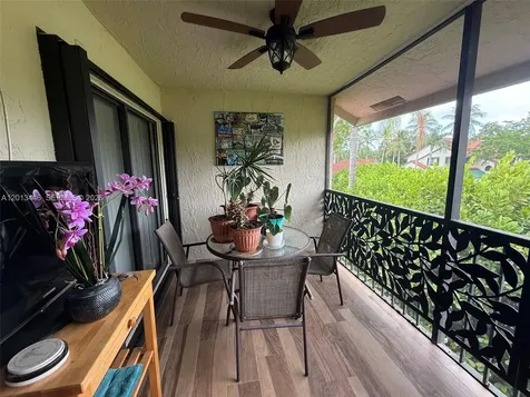 21 Lexington Lane W Palm Beach Gardens FL 33418