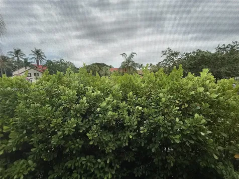 21 Lexington Lane W Palm Beach Gardens FL 33418