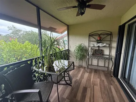 21 Lexington Lane W Palm Beach Gardens FL 33418