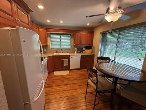 21 Lexington Lane W Palm Beach Gardens FL 33418