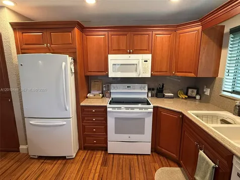 21 Lexington Lane W Palm Beach Gardens FL 33418