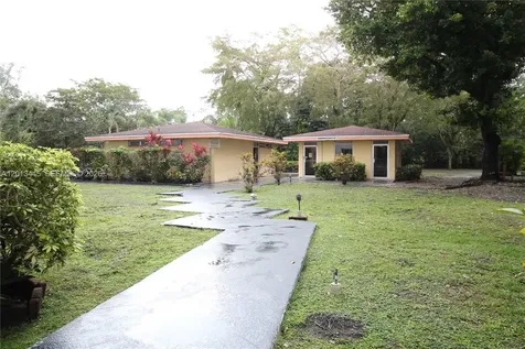 17890 W Dixie Highway 519 Highway North Miami Beach FL 33160