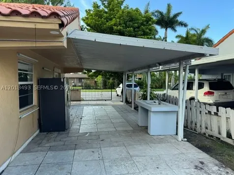 7599 W 4th Court Hialeah FL 33014