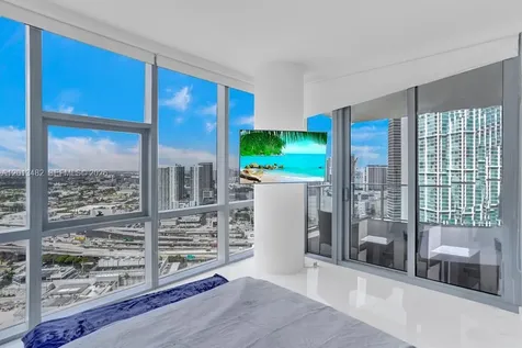 851 NE 1st Avenue Miami FL 33132