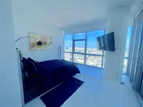 851 NE 1st Avenue Miami FL 33132