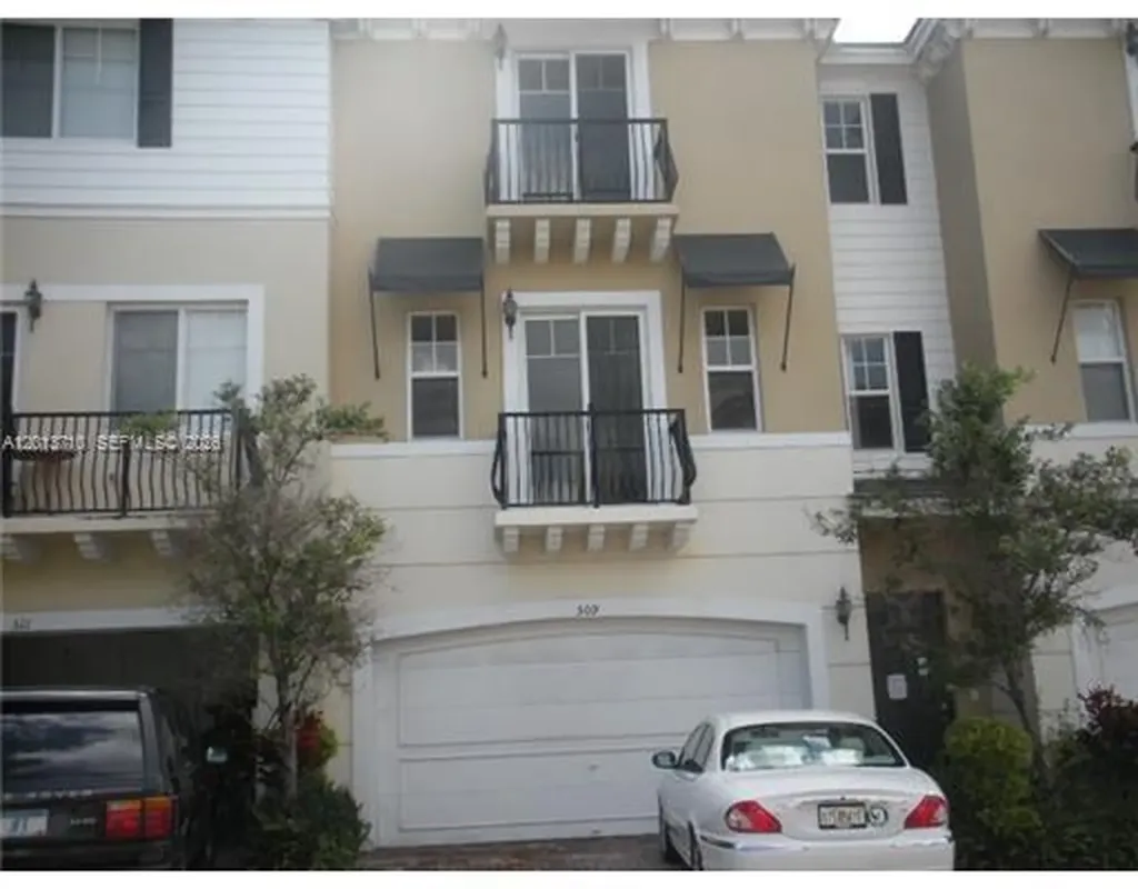 509 NW 39th Circle Boca Raton FL 33431