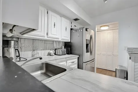 2017 S Ocean Drive Hallandale Beach FL 33009