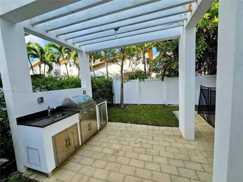 10289 NW 75th Terrace Doral FL 33178