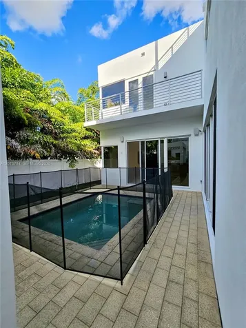 10289 NW 75th Terrace Doral FL 33178