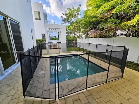 10289 NW 75th Terrace Doral FL 33178