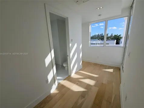 10289 NW 75th Terrace Doral FL 33178