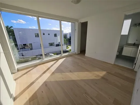 10289 NW 75th Terrace Doral FL 33178
