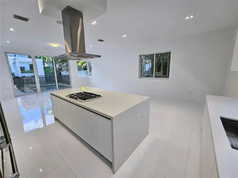 10289 NW 75th Terrace Doral FL 33178